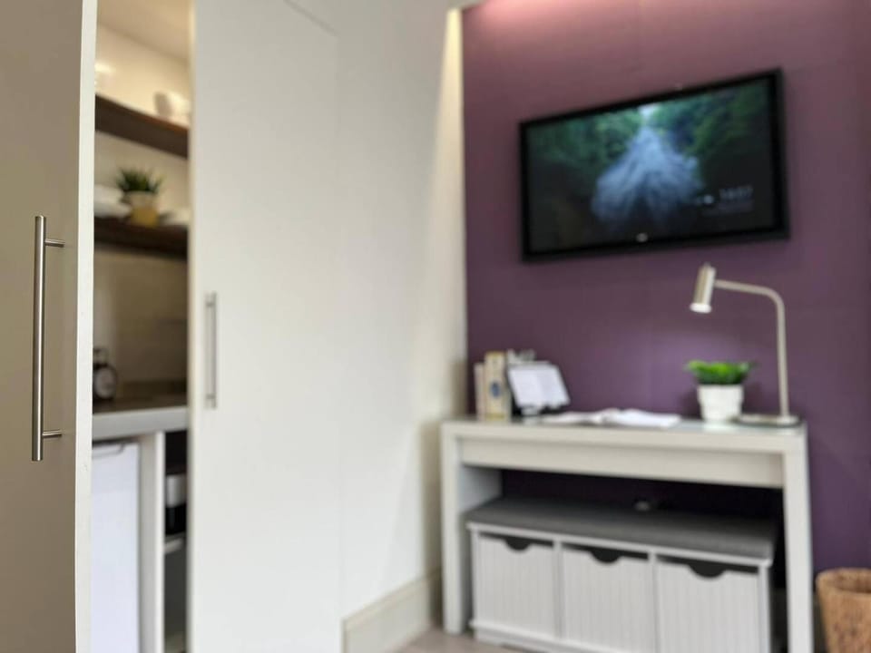 TV and multimedia, hair dresser