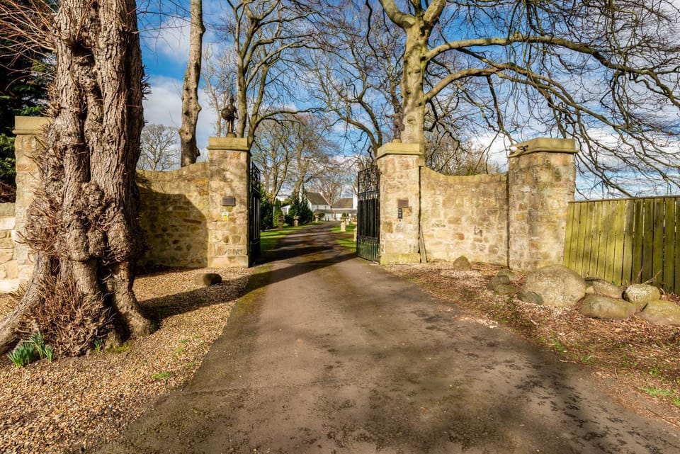 Castle Gogar Cottage House in Scotland