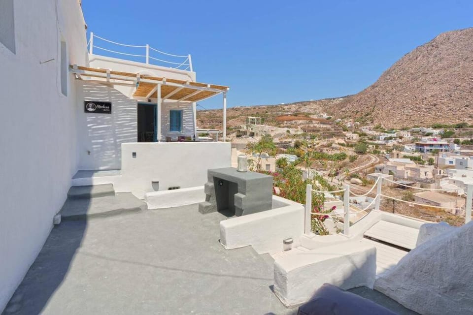Cycladic traditional house with view Apartment in Santorini