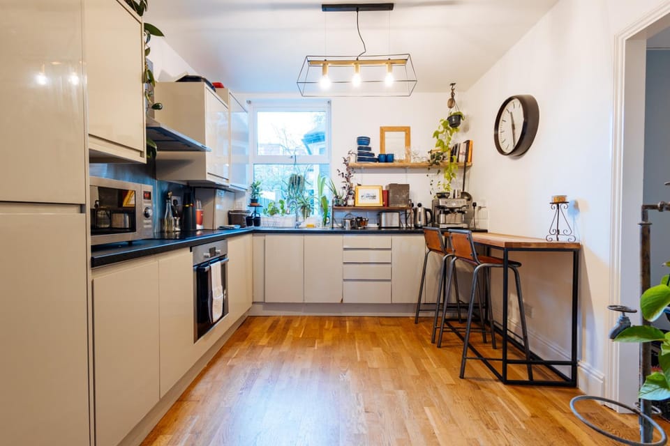Coffee/tea facilities, minibar, pet friendly, kitchen