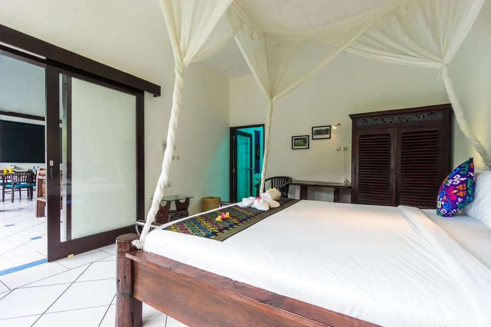 Shower, Toilet, Bed, Garden, Bathroom, TV and multimedia, Coffee/tea facilities, Balcony/Terrace, Kitchen or kitchenette, Living room, Decorative detail, Seating area, Dining area, Garden view, Pool view, Swimming pool, cot