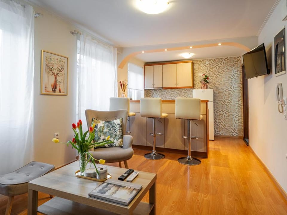 Kitchen or kitchenette, Living room