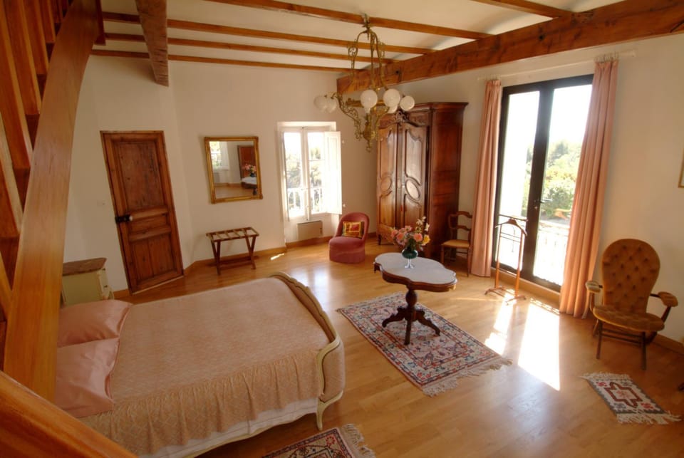 Day, Photo of the whole room