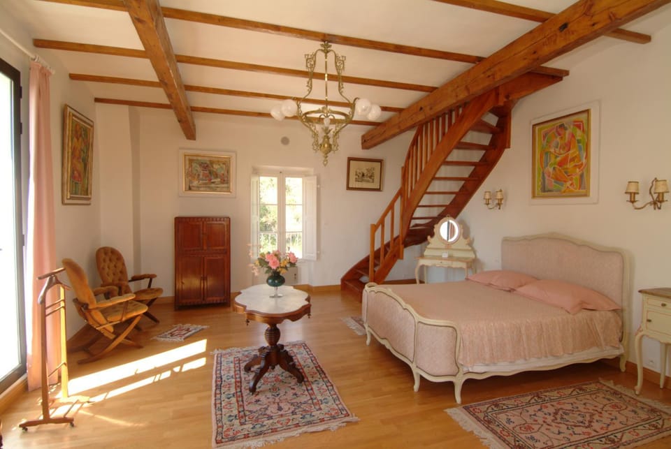 Day, Photo of the whole room