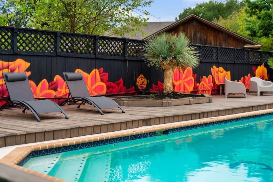 High End Design Home with Pool & Hot Tub Gameroom House in Round Rock