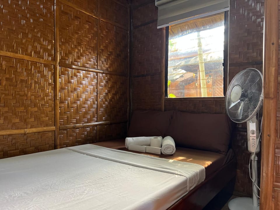 L Cafe Restobar & Lyn's Guest House Bed and Breakfast in Siquijor