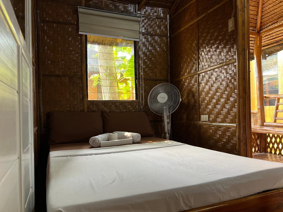 L Cafe Restobar & Lyn's Guest House Bed and Breakfast in Siquijor