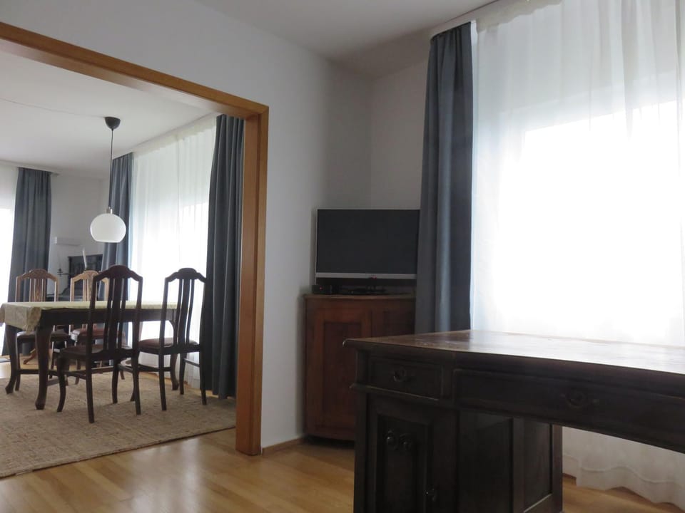 TV and multimedia, Living room, Dining area