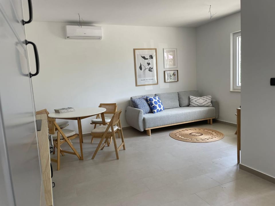 Sur La Plage terrace apartment Apartment in Podstrana