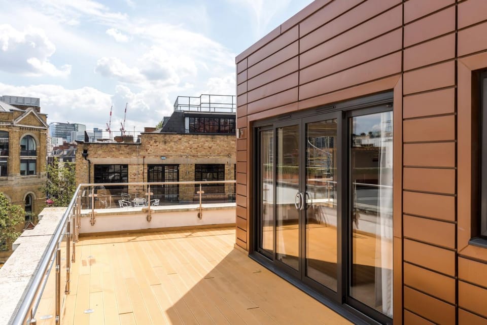 Farringdon 4-Bed Penthouse With Terrace - Sleeps 8 Apartment in London Borough of Islington