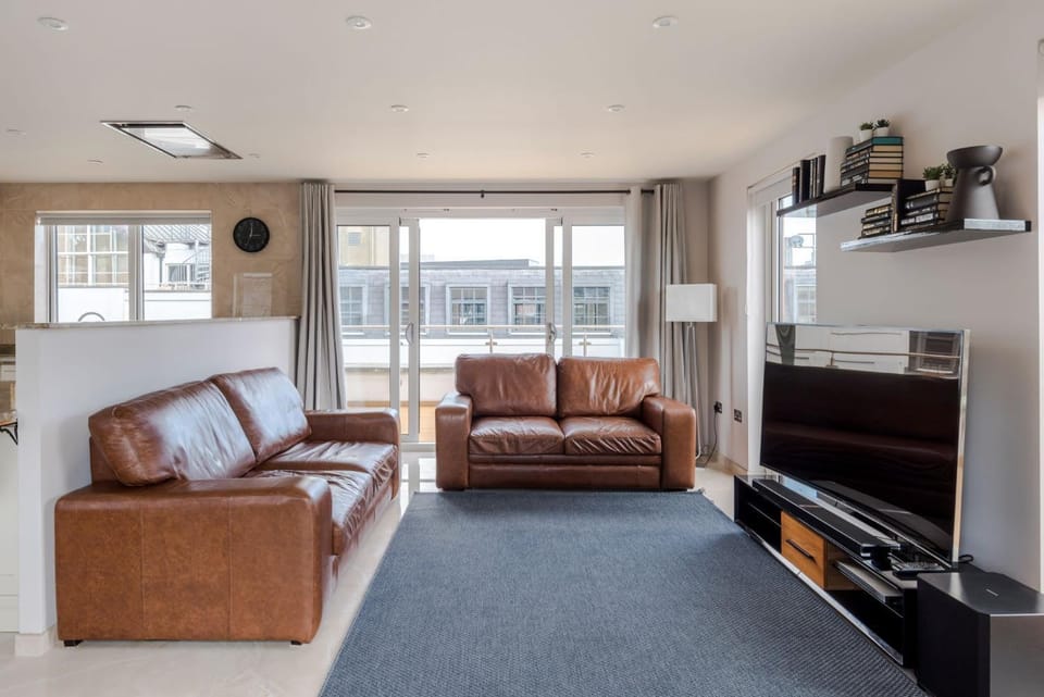Farringdon 4-Bed Penthouse With Terrace - Sleeps 8 Apartment in London Borough of Islington