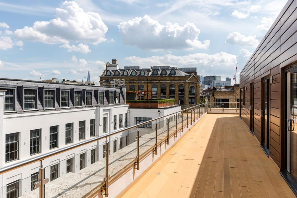 Farringdon 4-Bed Penthouse With Terrace - Sleeps 8 Apartment in London Borough of Islington