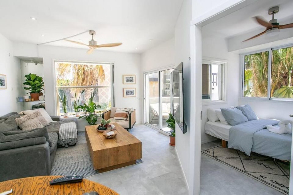 Prime Location 2BR Beach Flat Apartment in Tel Aviv-Yafo