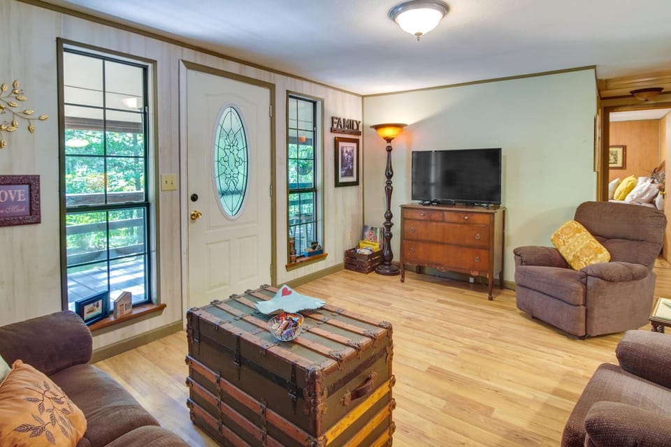 Pet-Friendly Elkins Vacation Rental with Decks! House in Arkansas