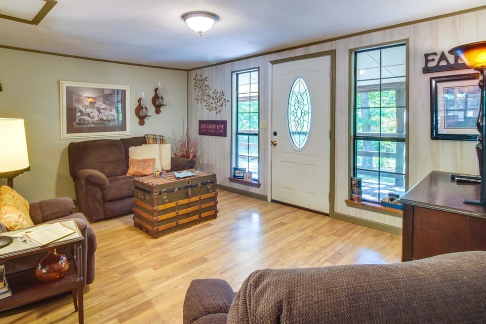 Pet-Friendly Elkins Vacation Rental with Decks! House in Arkansas