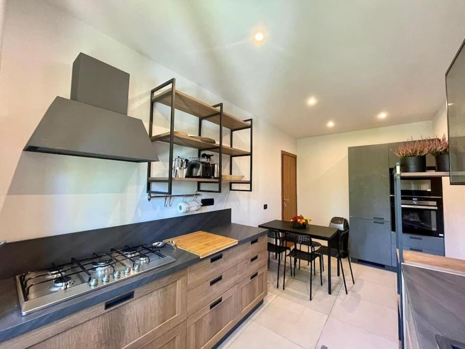 Kitchen or kitchenette, Dining area, dishwasher, minibar, pet friendly, stove