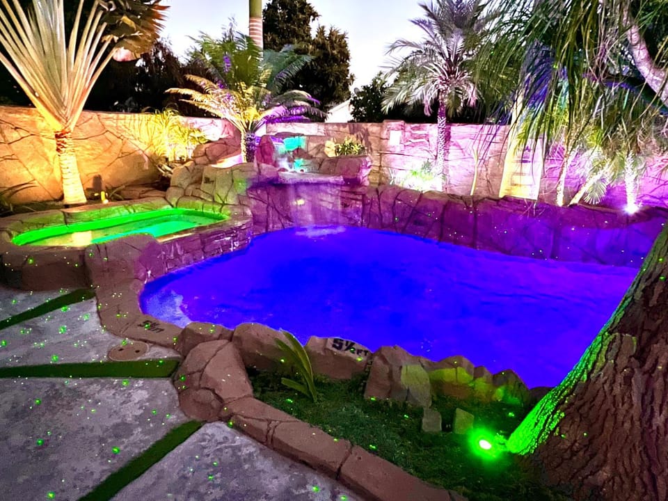 Night, Natural landscape, Garden, Hot Tub, Garden view, Pool view, Swimming pool