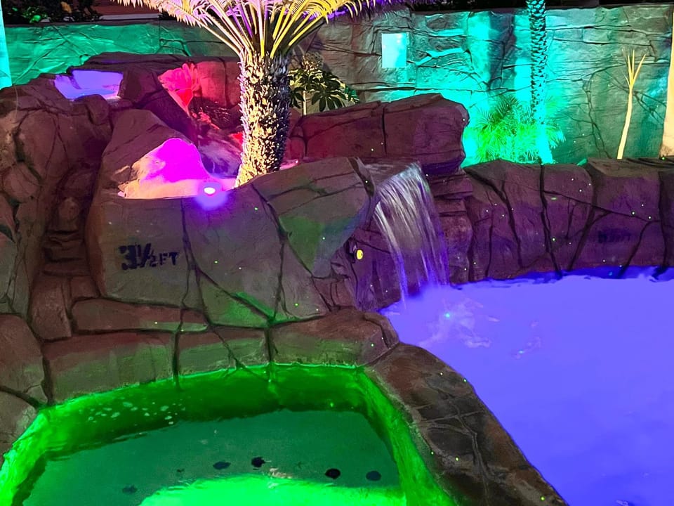 Hot Tub, Swimming pool