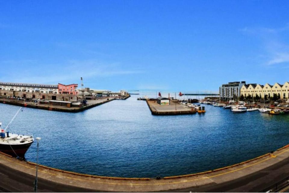 Luxury City Center Penthouse - Best Location Apartment in Galway