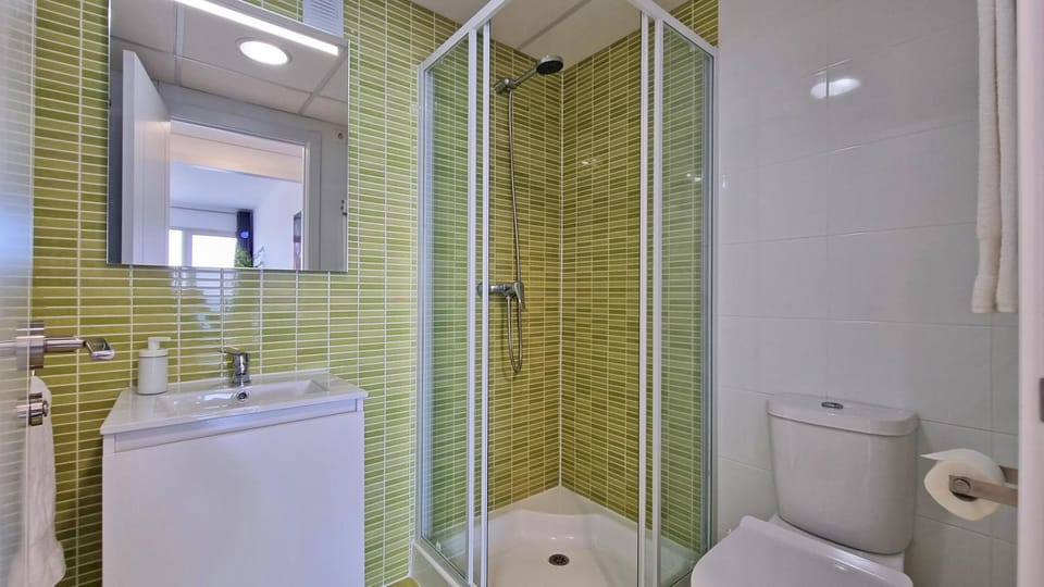 Shower, Bathroom, bidet, towels