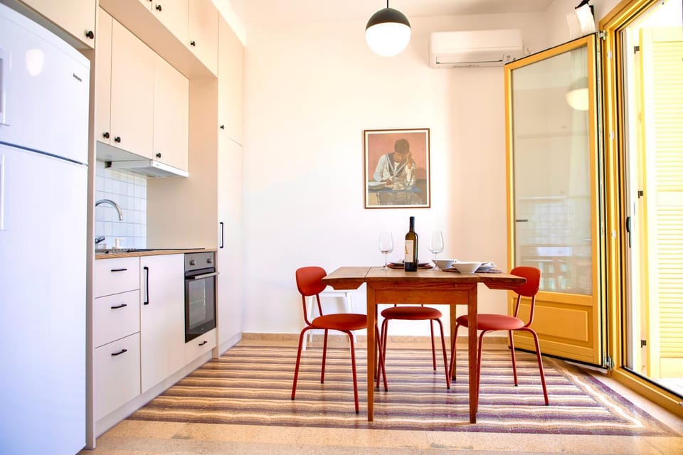 Kitchen or kitchenette, Dining area, pet friendly, stove