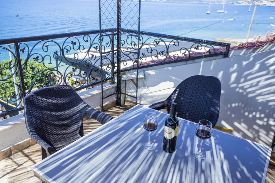 Shower, Day, Balcony/Terrace, Seating area, Sea view, Sunrise, Sunset