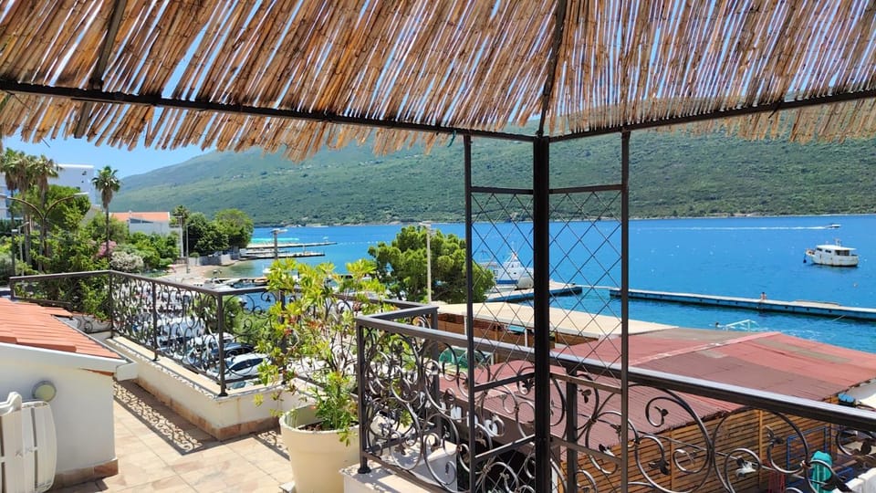 Natural landscape, Balcony/Terrace, Sea view