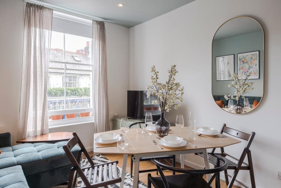 Bijou flat on Broadway Market Apartment in London Borough of Hackney