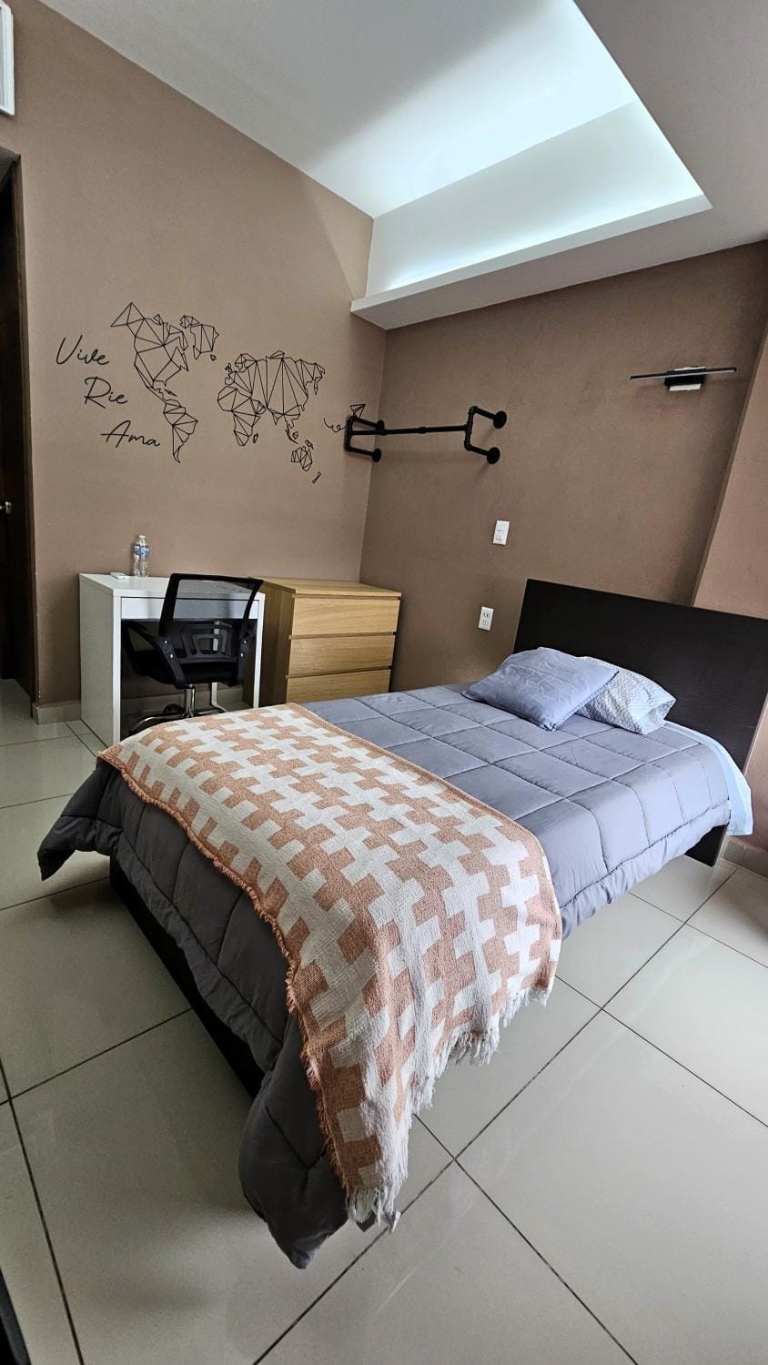 Bed, TV and multimedia, Photo of the whole room, Bedroom