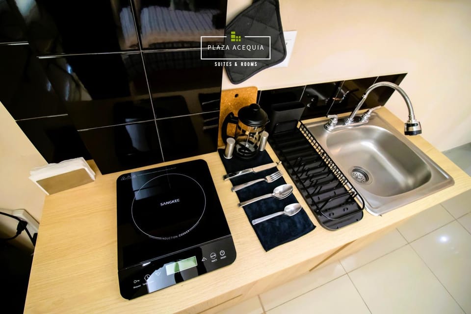 Coffee/tea facilities, Kitchen or kitchenette, minibar, stove, toaster