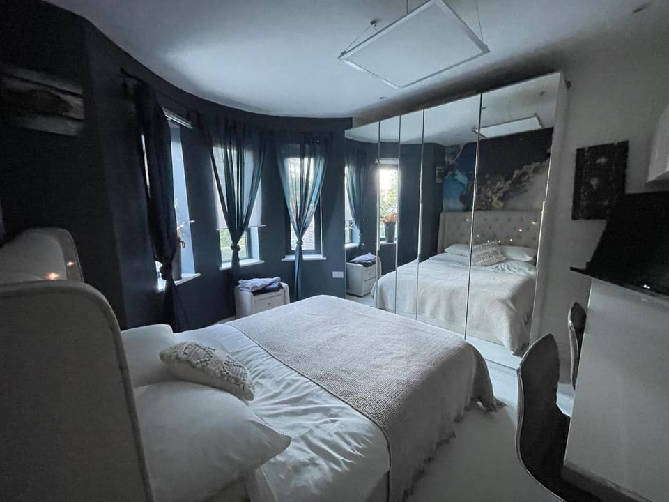 Unique and Artsy Holiday Shared Home Vacation rental in London Borough of Croydon