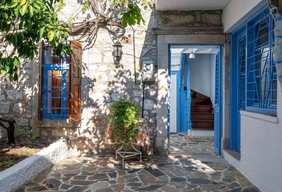 Nick and Avge's Stone House House in Decentralized Administration of the Aegean