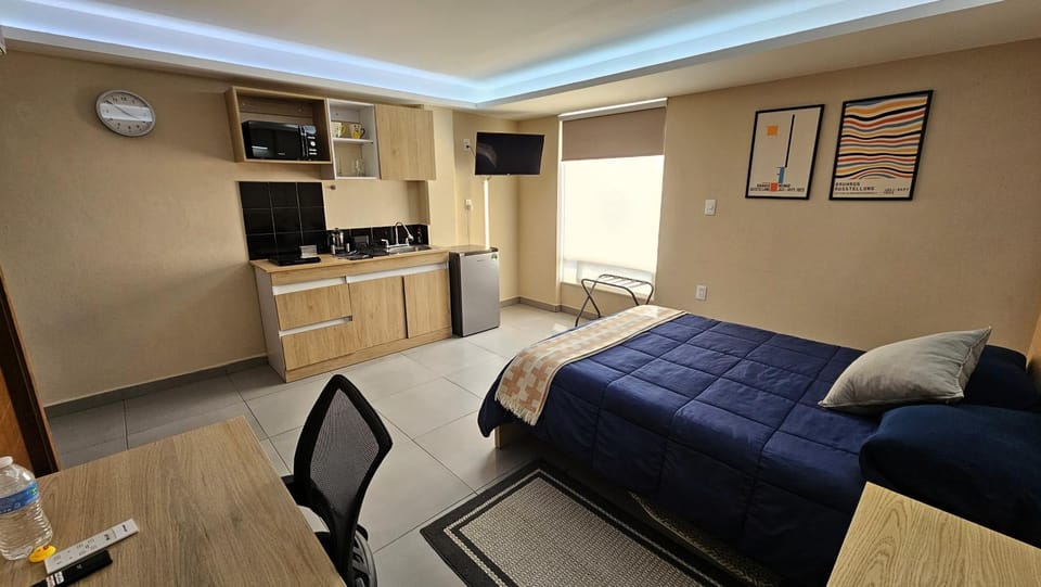 TV and multimedia, Kitchen or kitchenette, Seating area, Bedroom, stove