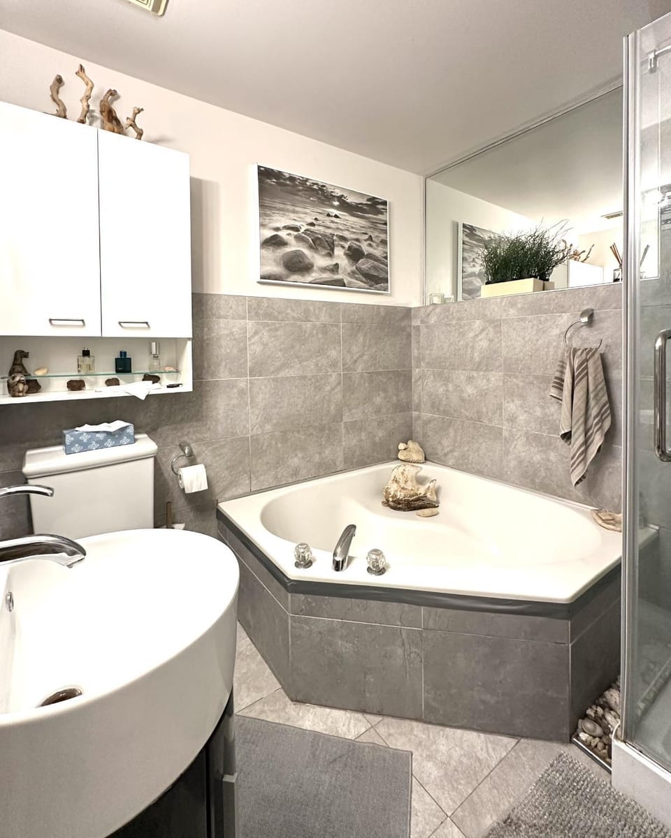 Bathroom, Kitchen or kitchenette, Bath