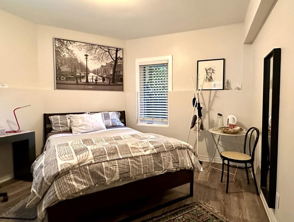 A Gem Downton Montreal Vacation rental in Laval