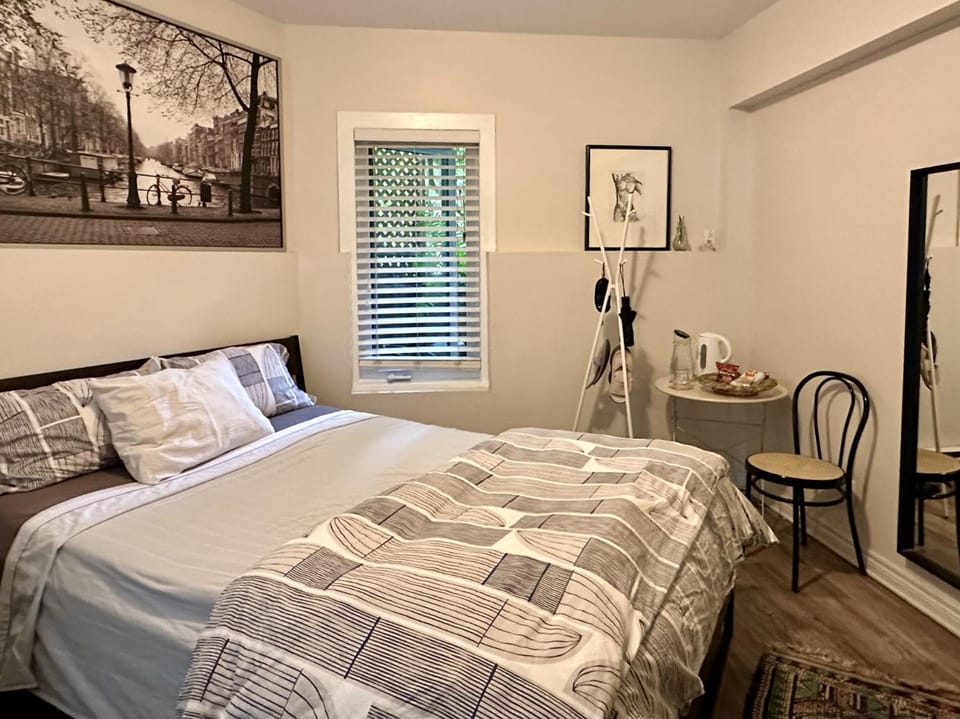 A Gem Downton Montreal Vacation rental in Laval