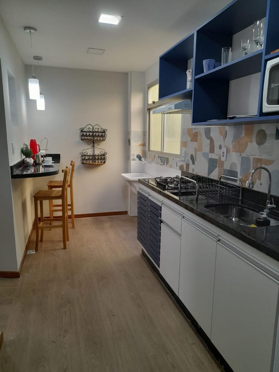 Kitchen or kitchenette, Dining area, minibar, stove