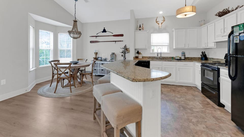 KK's Beach House - Newly remodeled, close to Seaside, easy walk to beach House in South Walton County