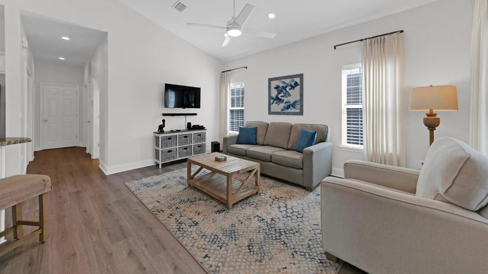 Pelican House - Newly remodeled, professionally decorated, only about 1 mile to Seaside! House in South Walton County