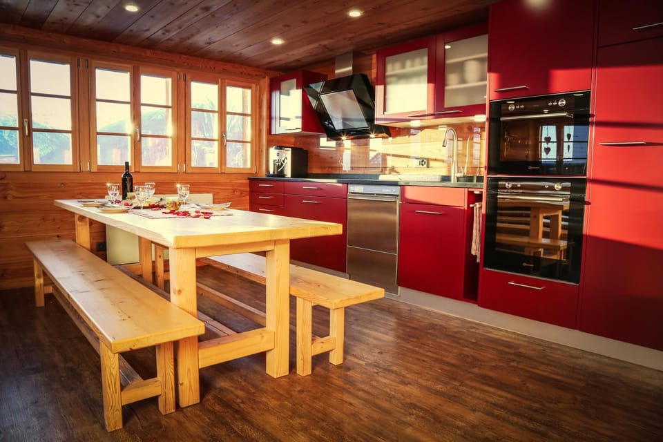Kitchen or kitchenette, Decorative detail, Dining area
