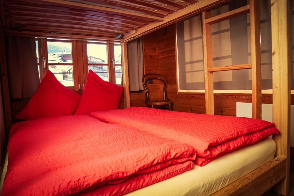 Decorative detail, Bedroom, bunk bed