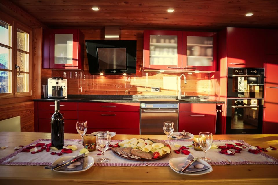 Food close-up, Kitchen or kitchenette, Decorative detail, Dining area