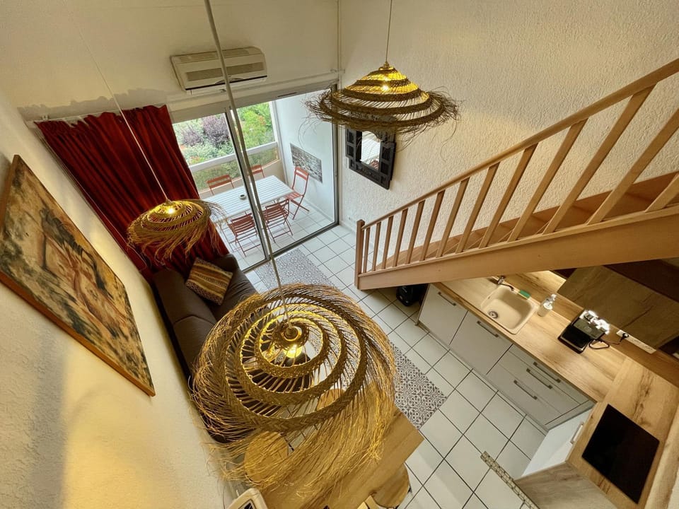Kitchen or kitchenette, Living room, Seating area