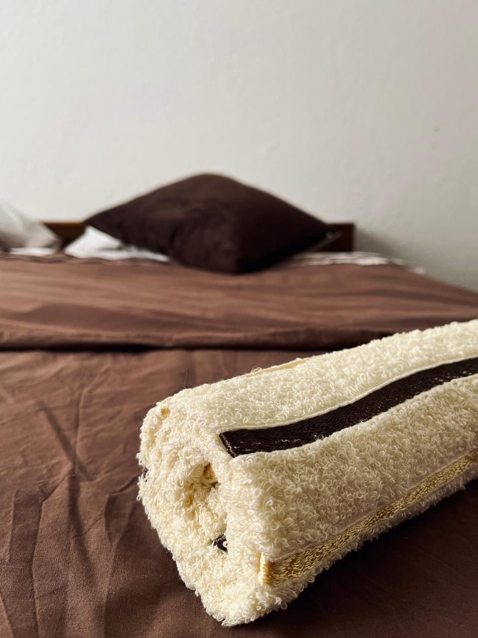 Bed, Photo of the whole room, Bedroom, towels