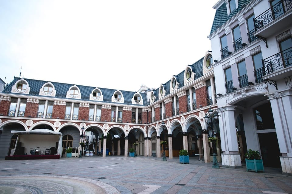Facade/entrance