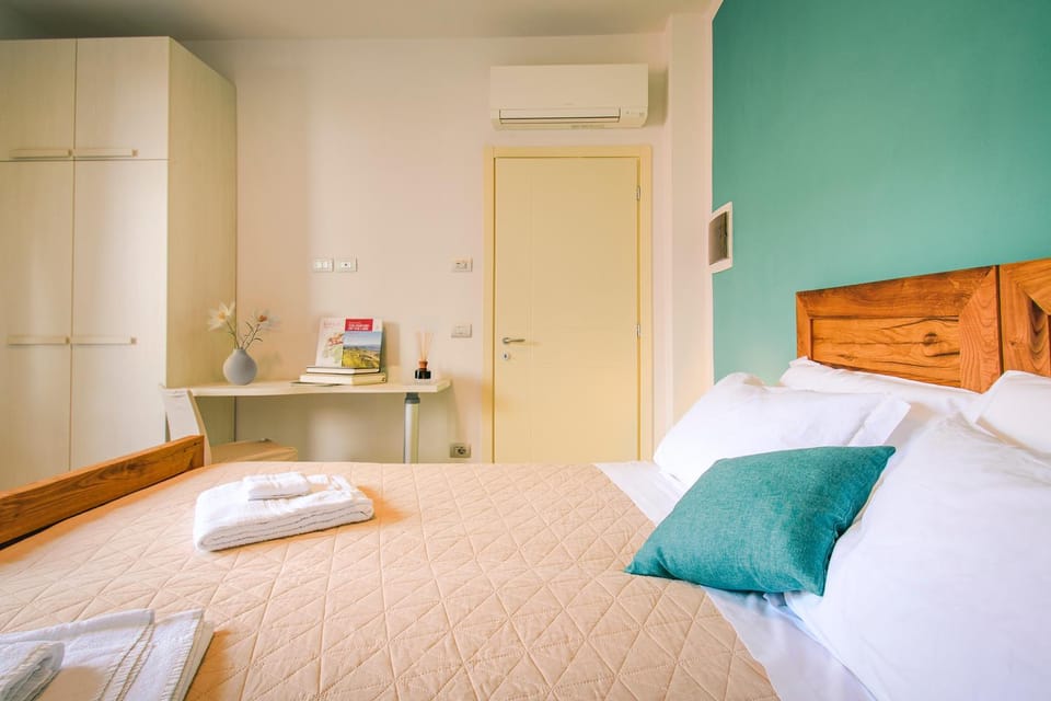 Bed, Photo of the whole room, Bedroom, towels, wardrobe