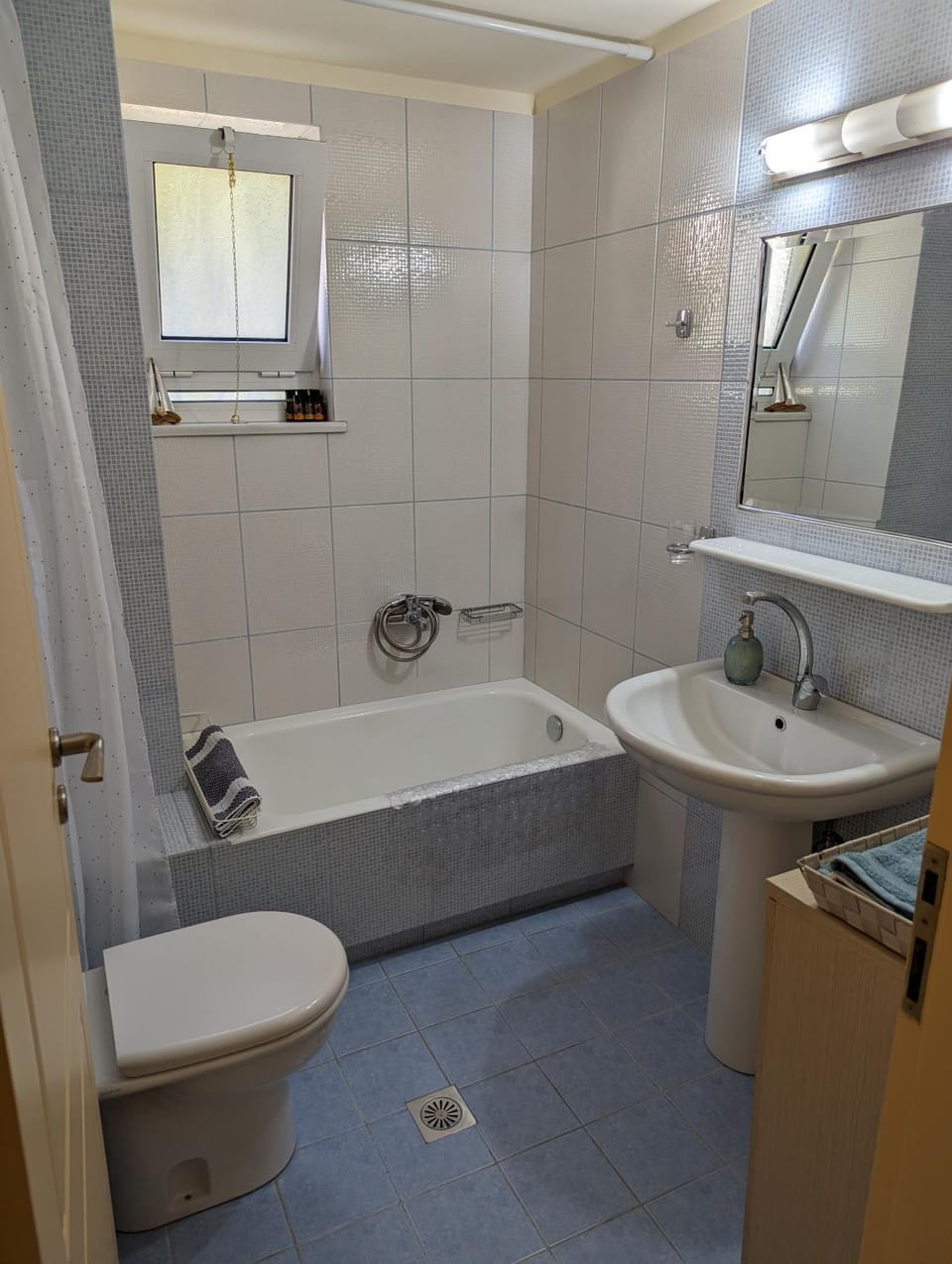 Toilet, Bathroom, Bath