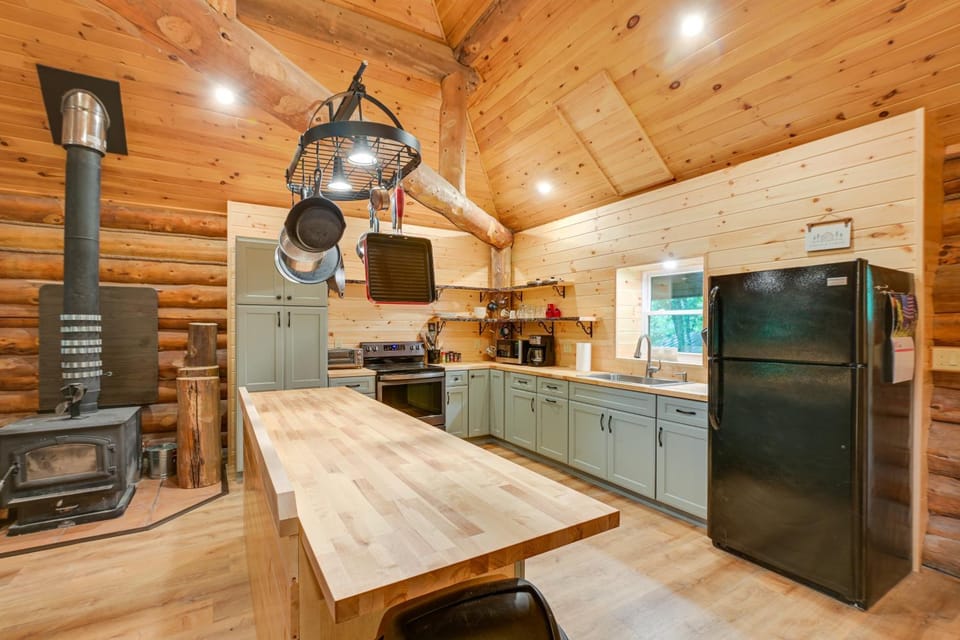 Secluded Greenville Cabin: Walk to Moosehead Lake! Cabin in Moosehead Lake