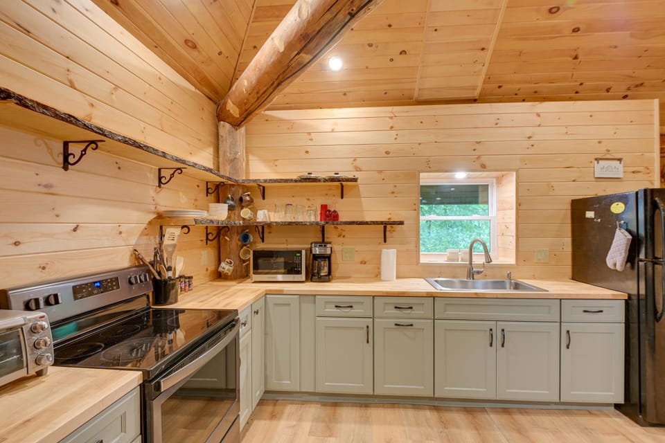 Secluded Greenville Cabin: Walk to Moosehead Lake! Cabin in Moosehead Lake