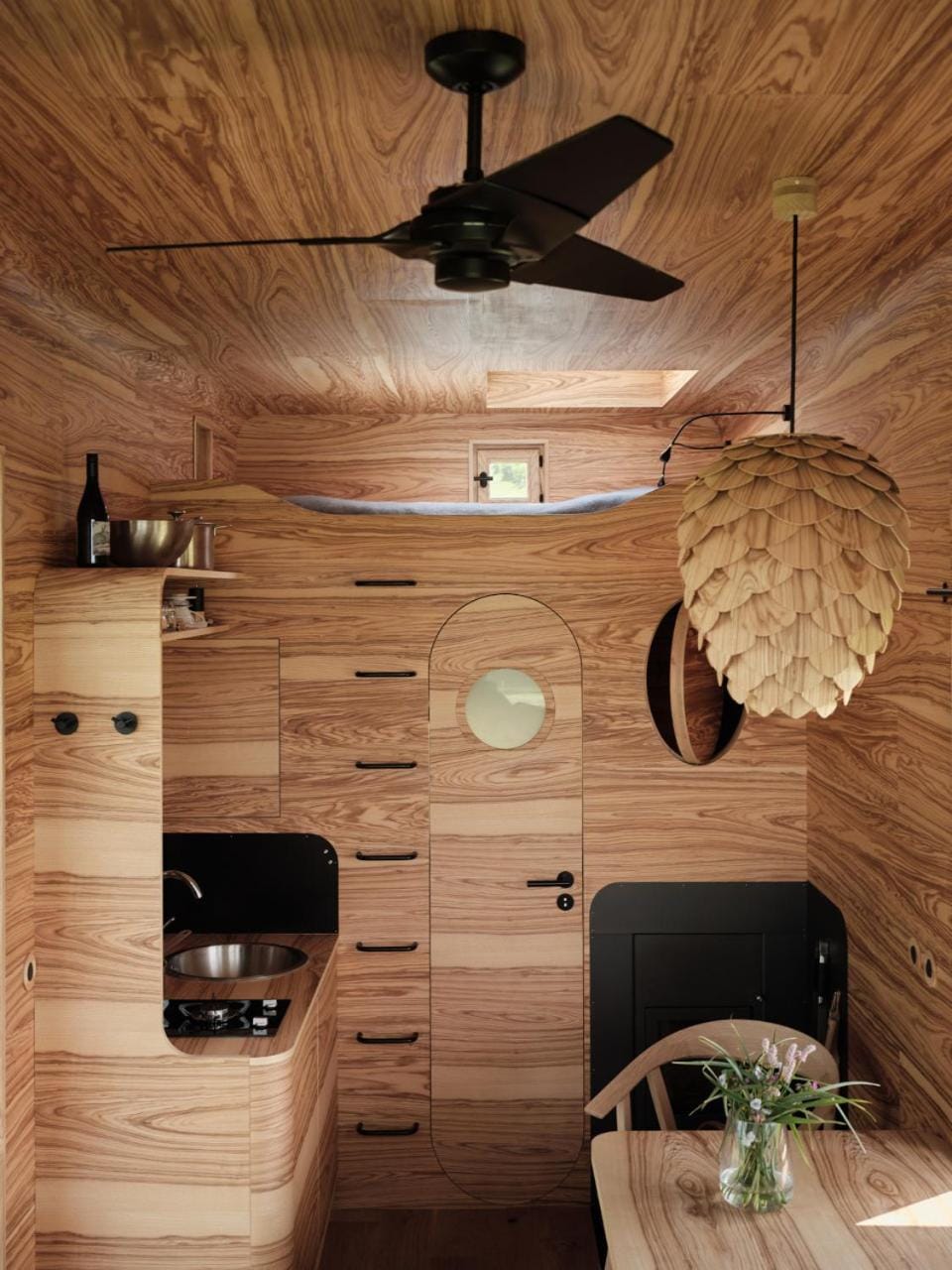 Bed, Kitchen or kitchenette, Dining area